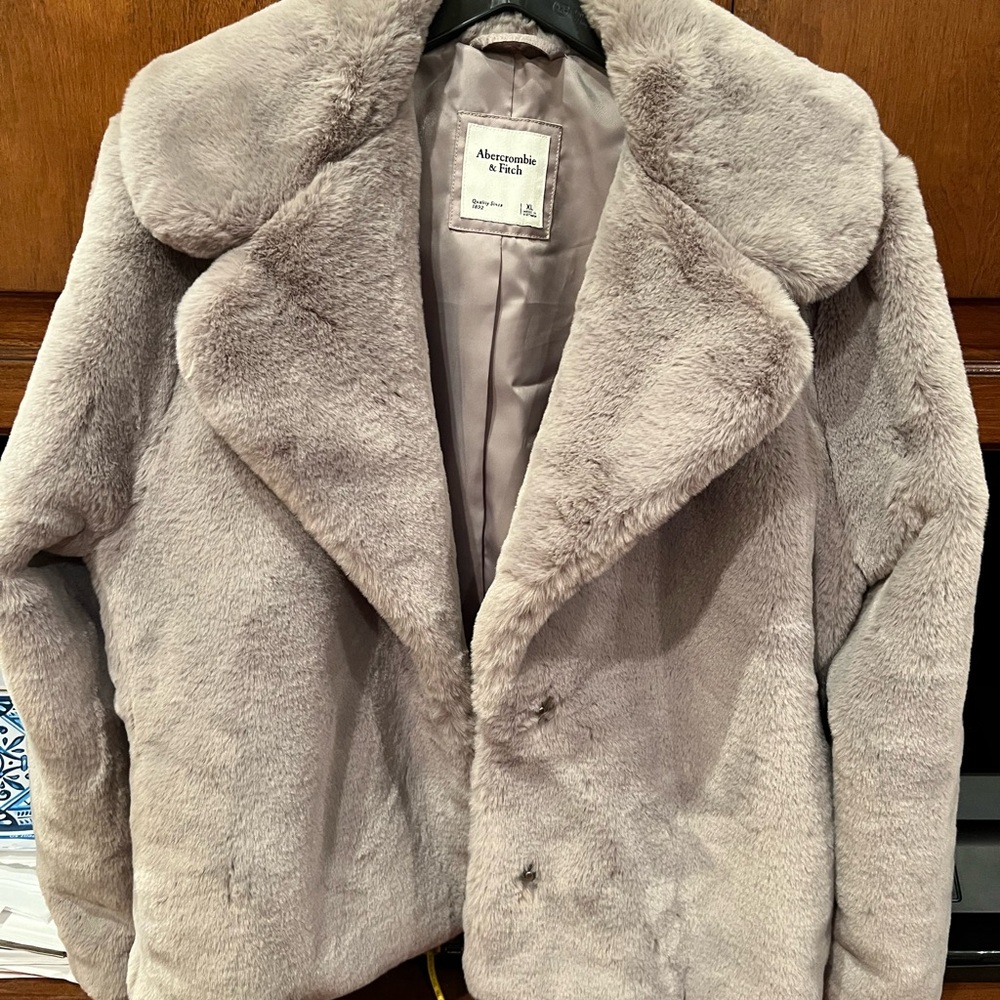 Abercrombie & Fitch Women's Cream Teddy Jacket